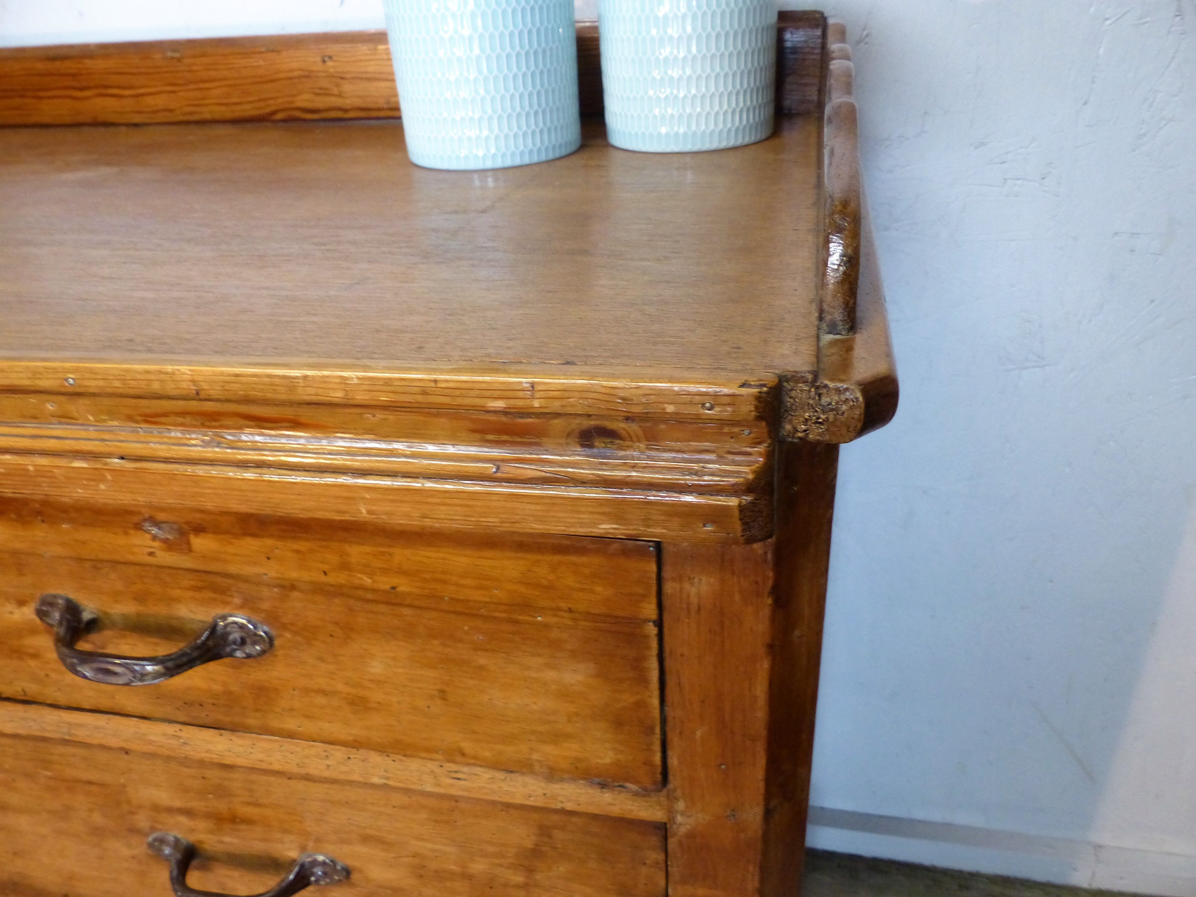 Old dresser 4 drawers
