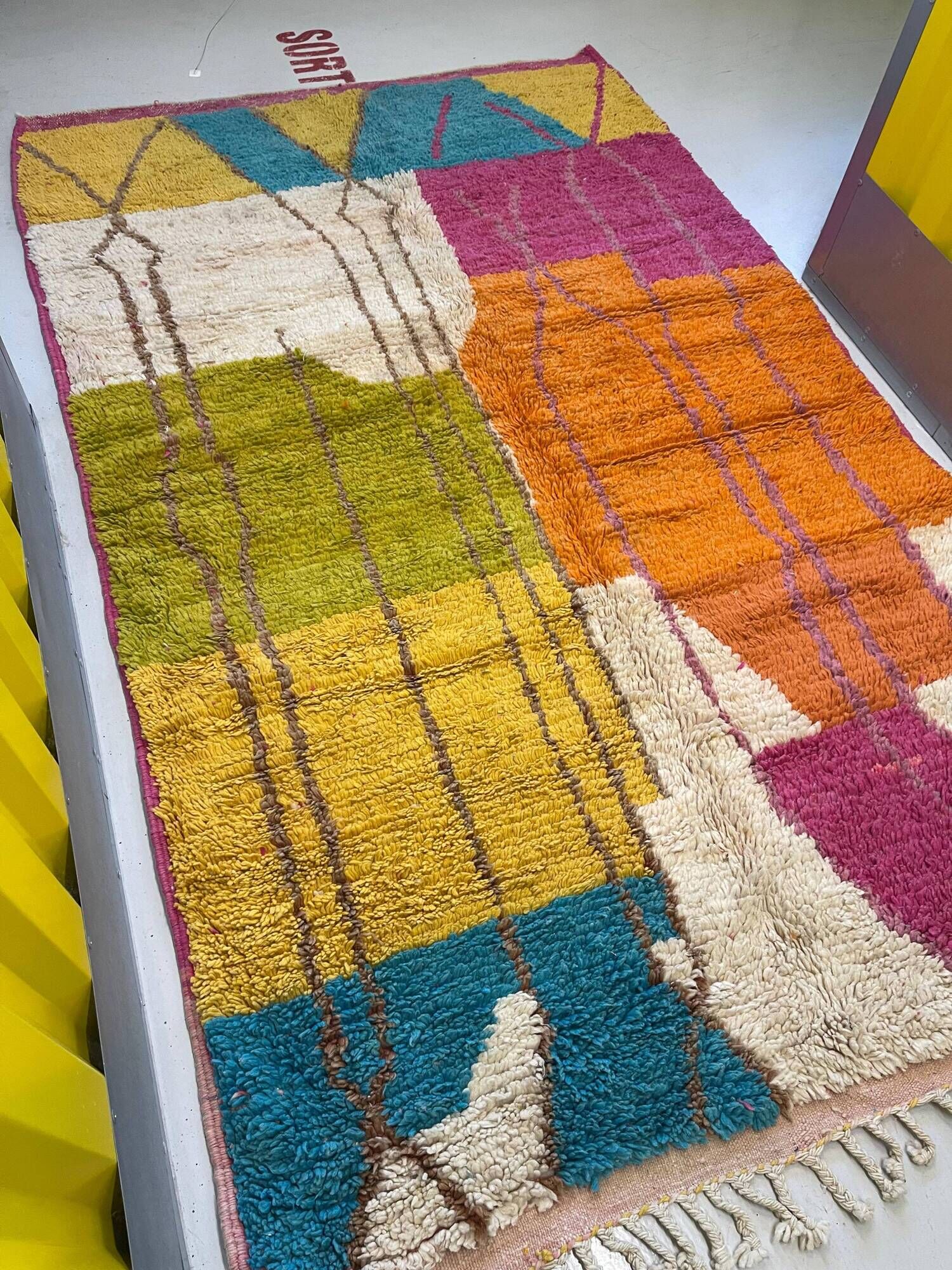 Multicoloured handmade wool Berber rug – 162 × 257 cm