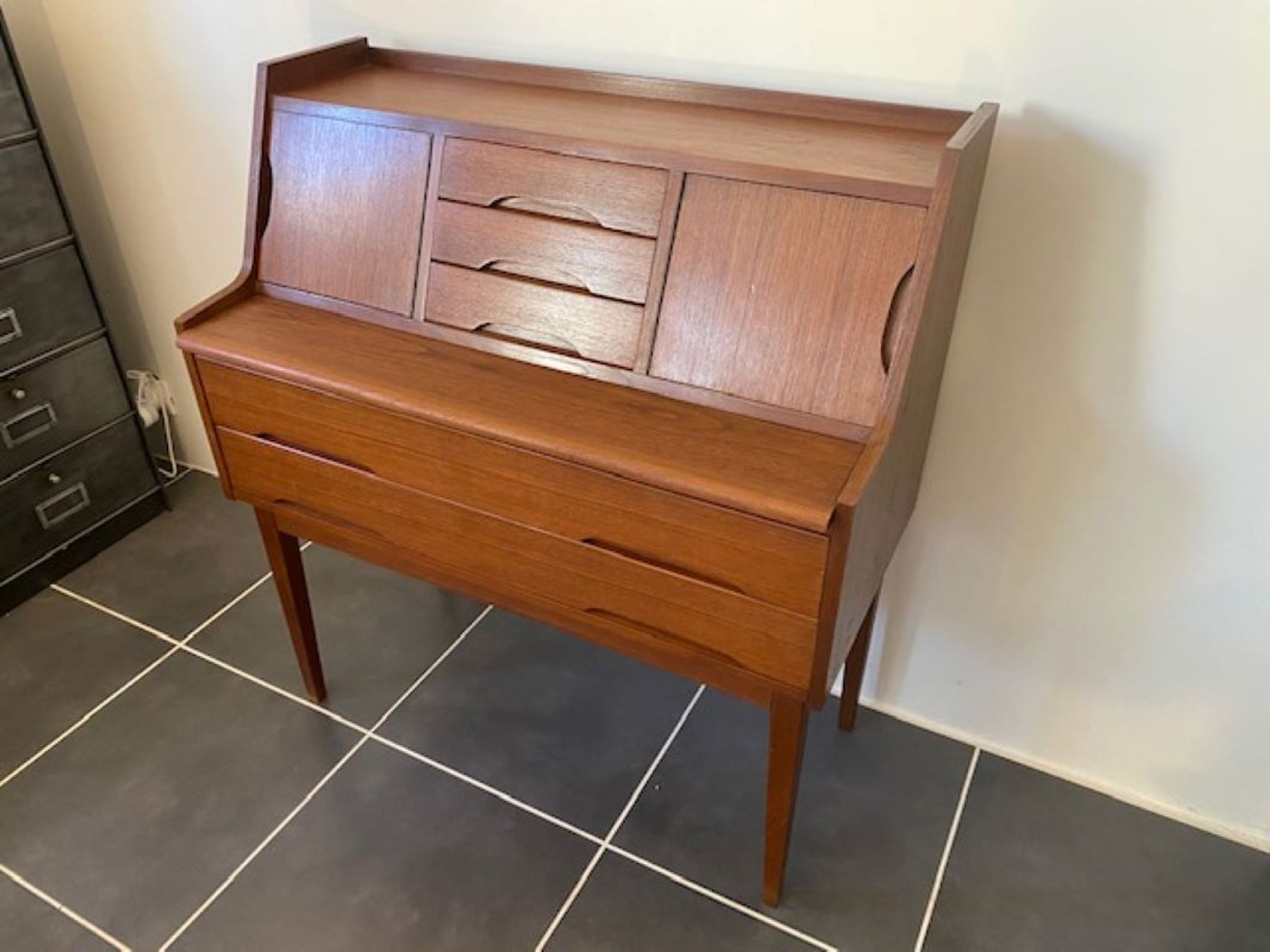 Scandinavian in vintage Danish teak from the 60s