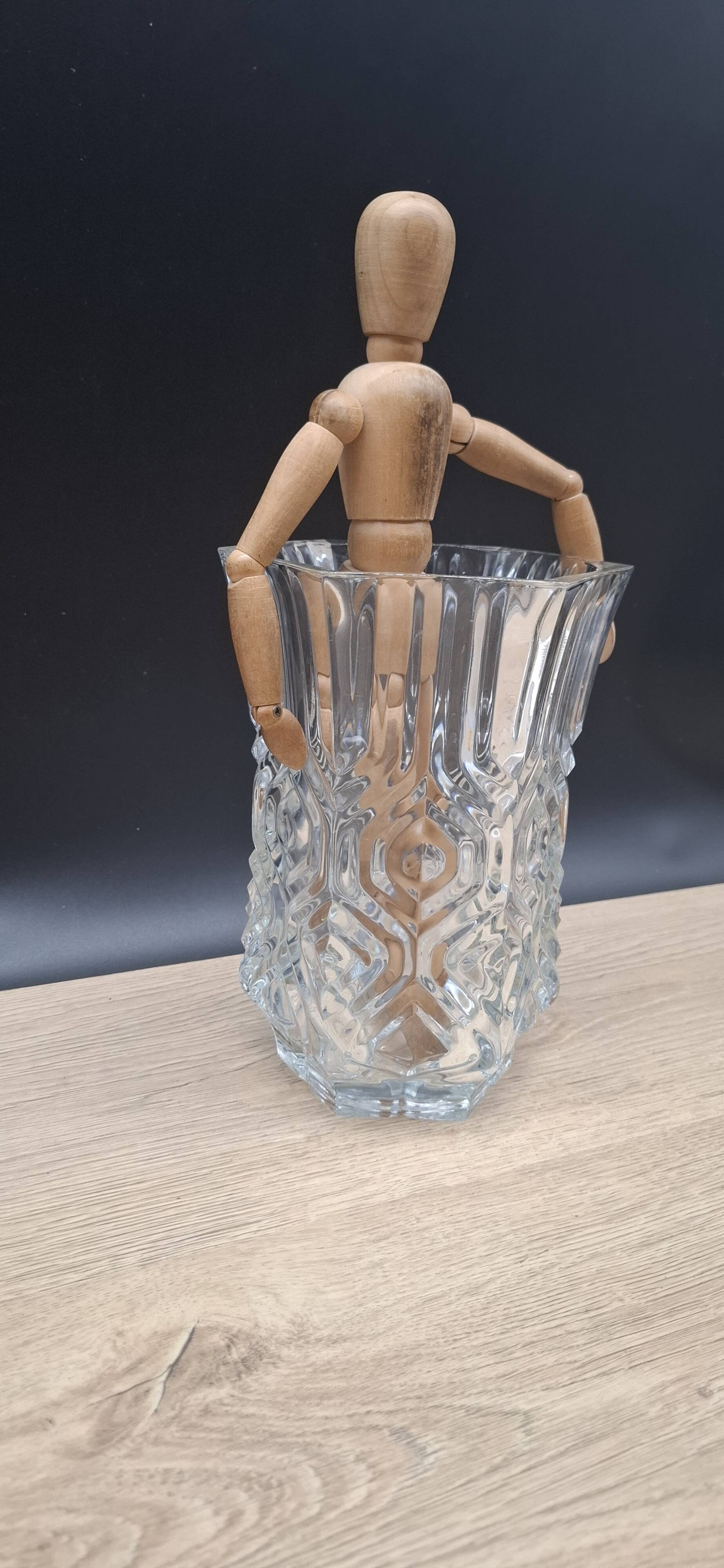 Transparent chiseled vase