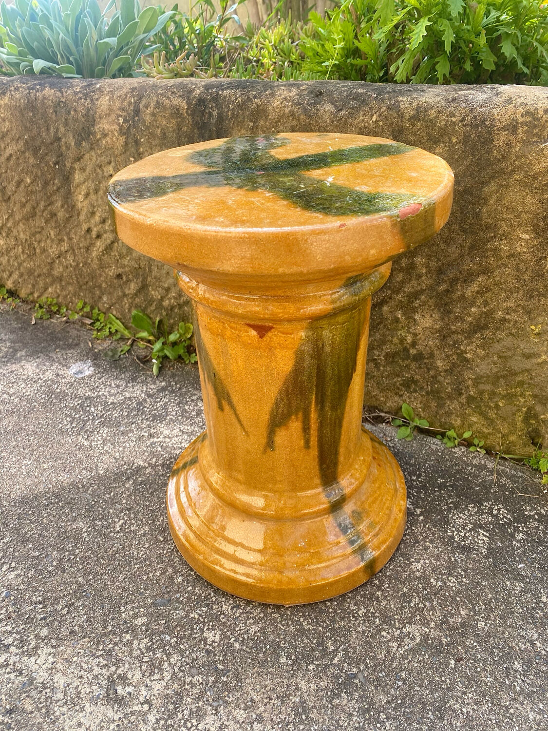 Southern France stool in glazed ceramic