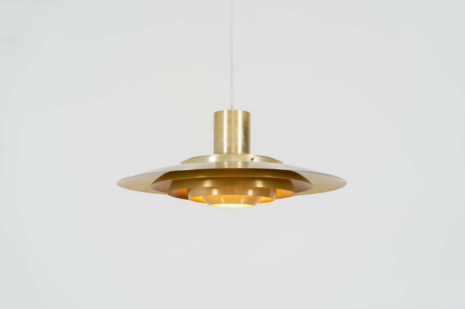 Première suspension en laiton « P376 » de Jørgen Kastholm & Preben Fabricius