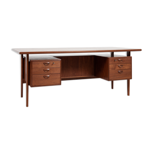 bureau danois du milieu du siècle en teck par Kai Kristiansen pour FM années 1960