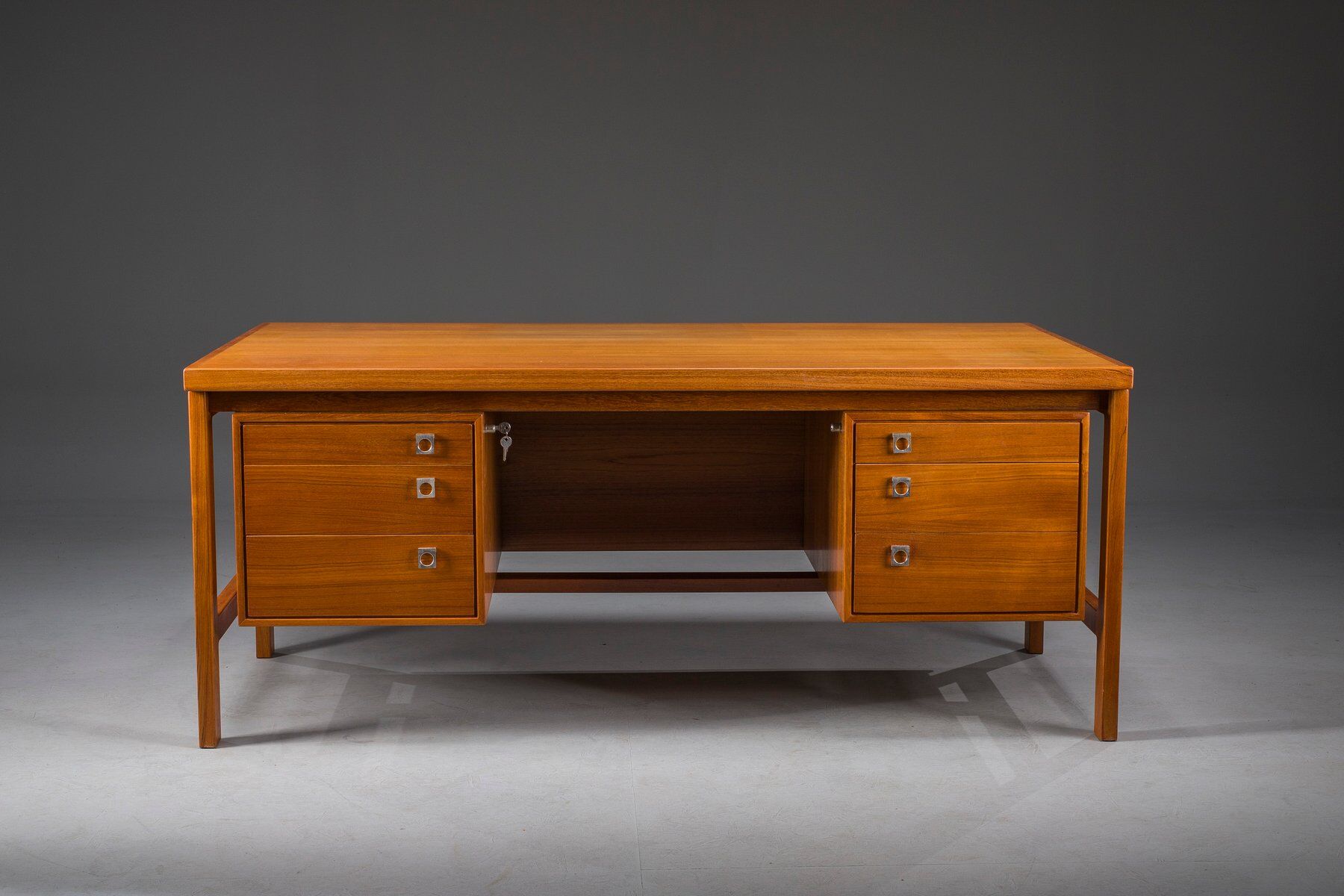 Bureau exécutif danois en teck par Arne Vodder pour H.P. Hansen, années 1960