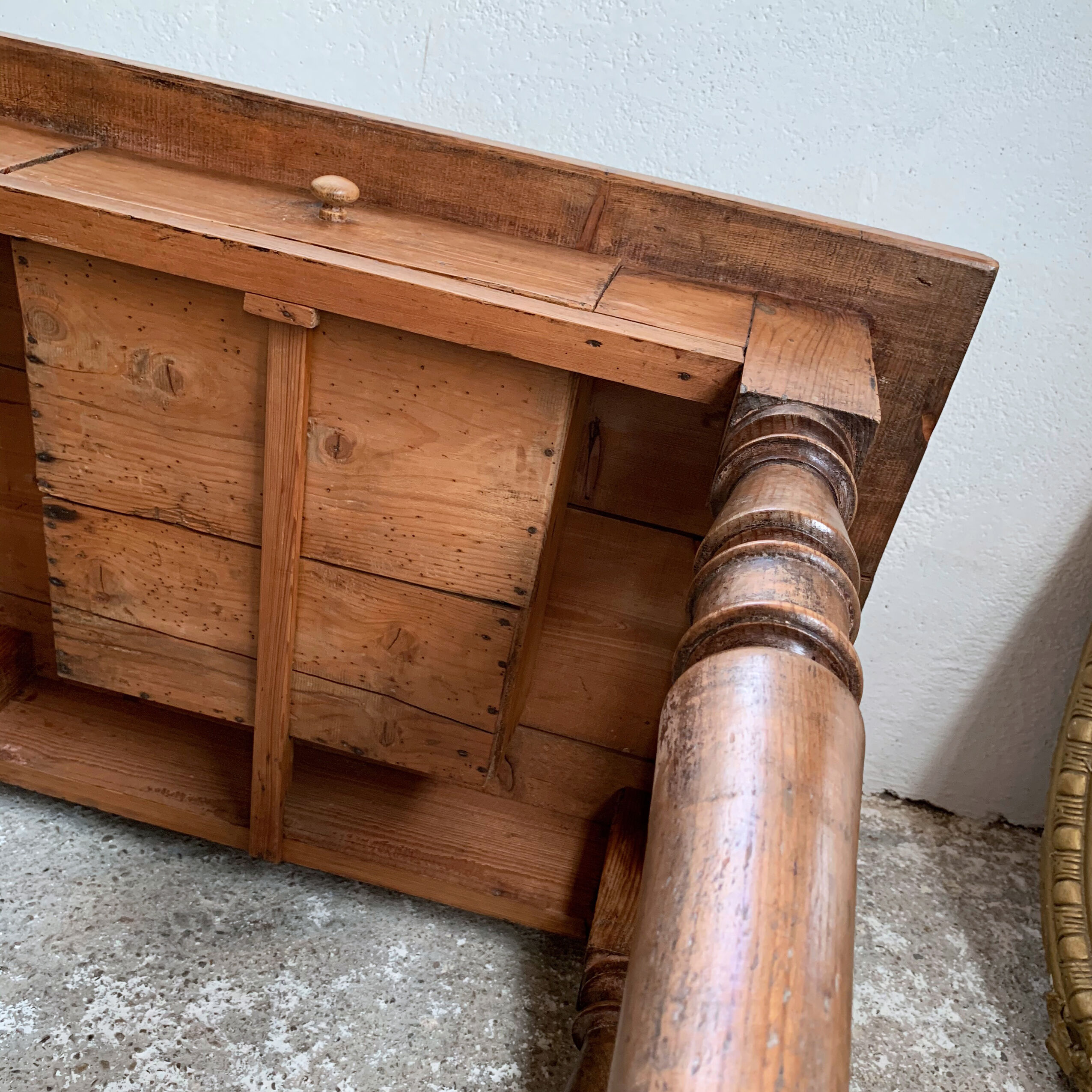 Small English pine table - early 20th century