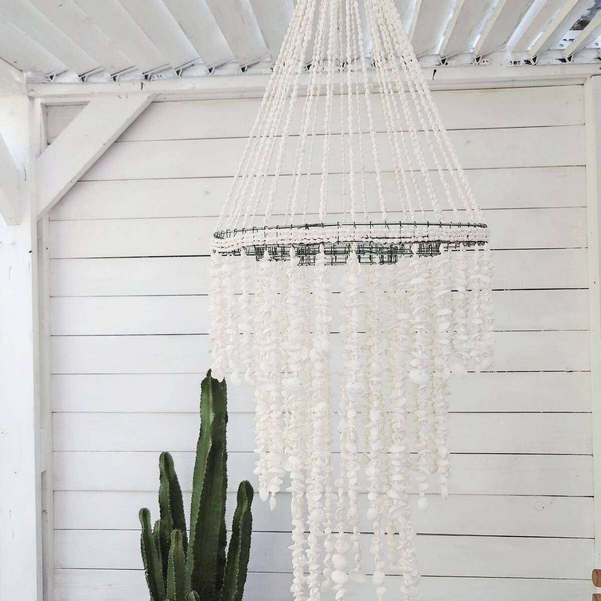Chandelier - "Ocean" suspension in white shells D 30 cm