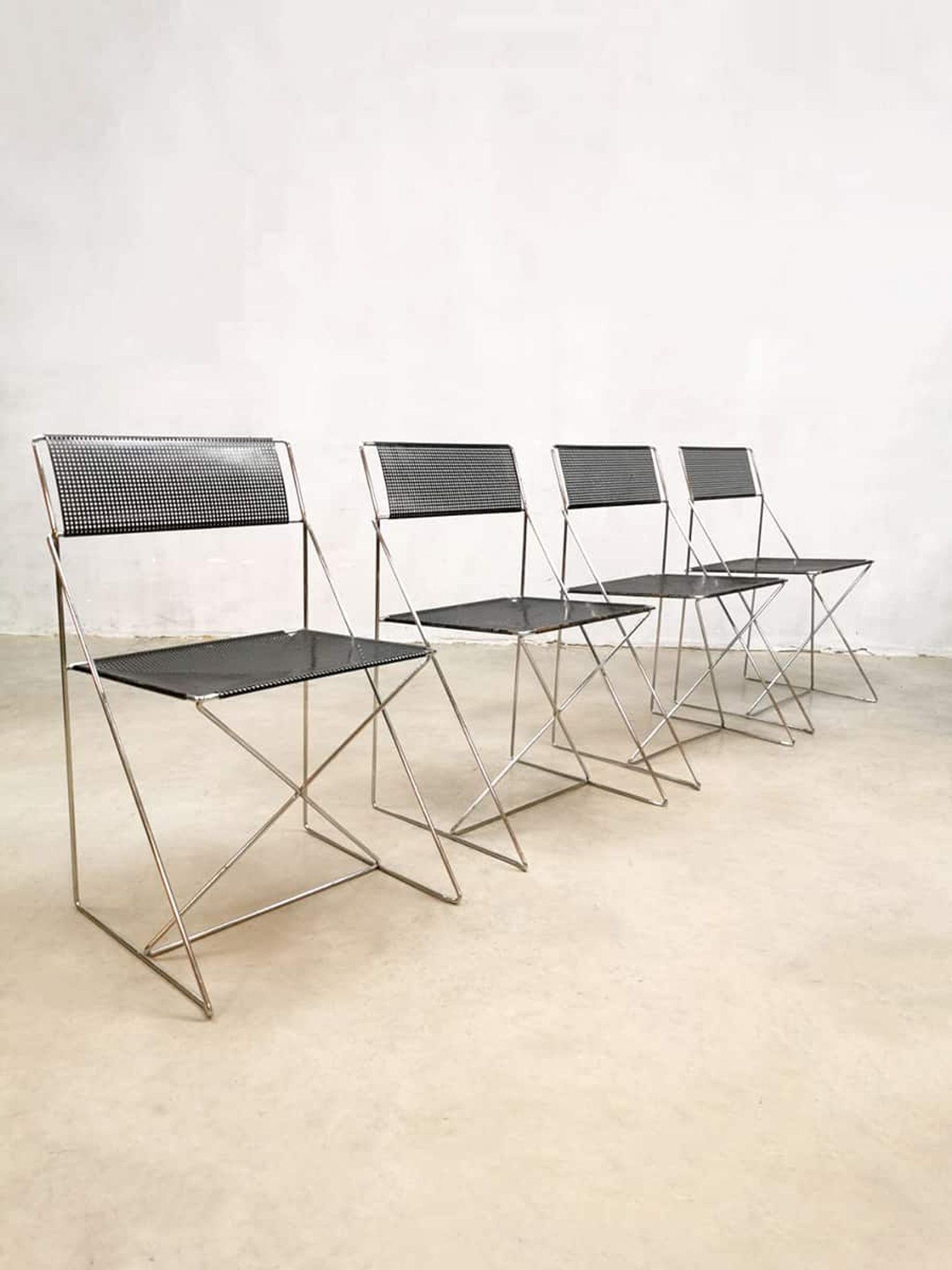Chaises de salle à manger empilables vintage