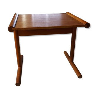 Table scandinave