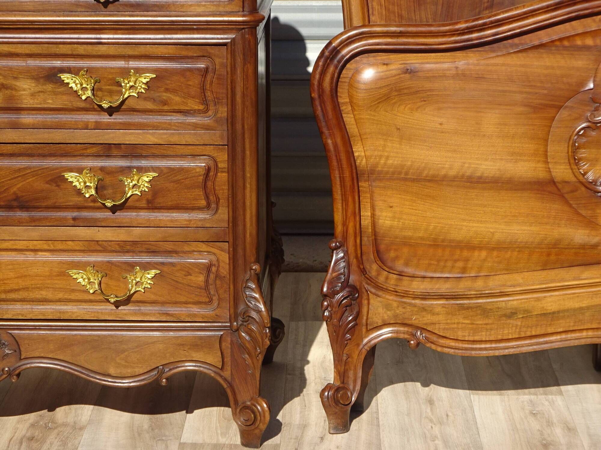 Commode en noyer Louis XV avec miroir