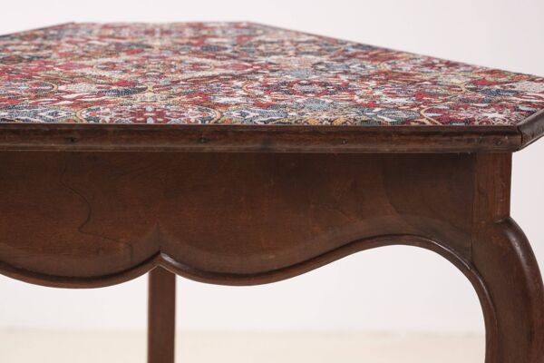 Table d'appoint Louis XV du 19ème siècle