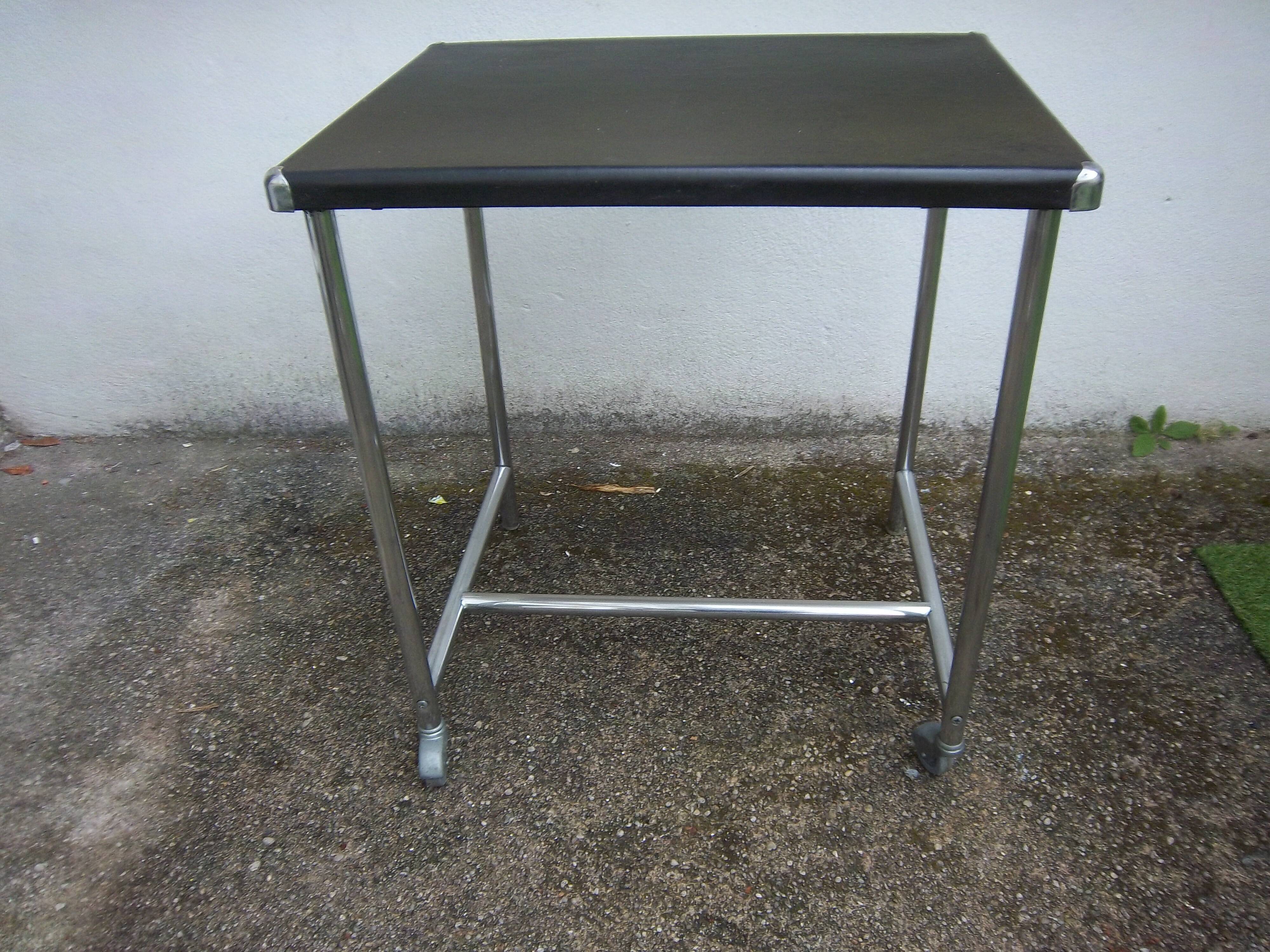 Serving top faux leather 2-wheeled