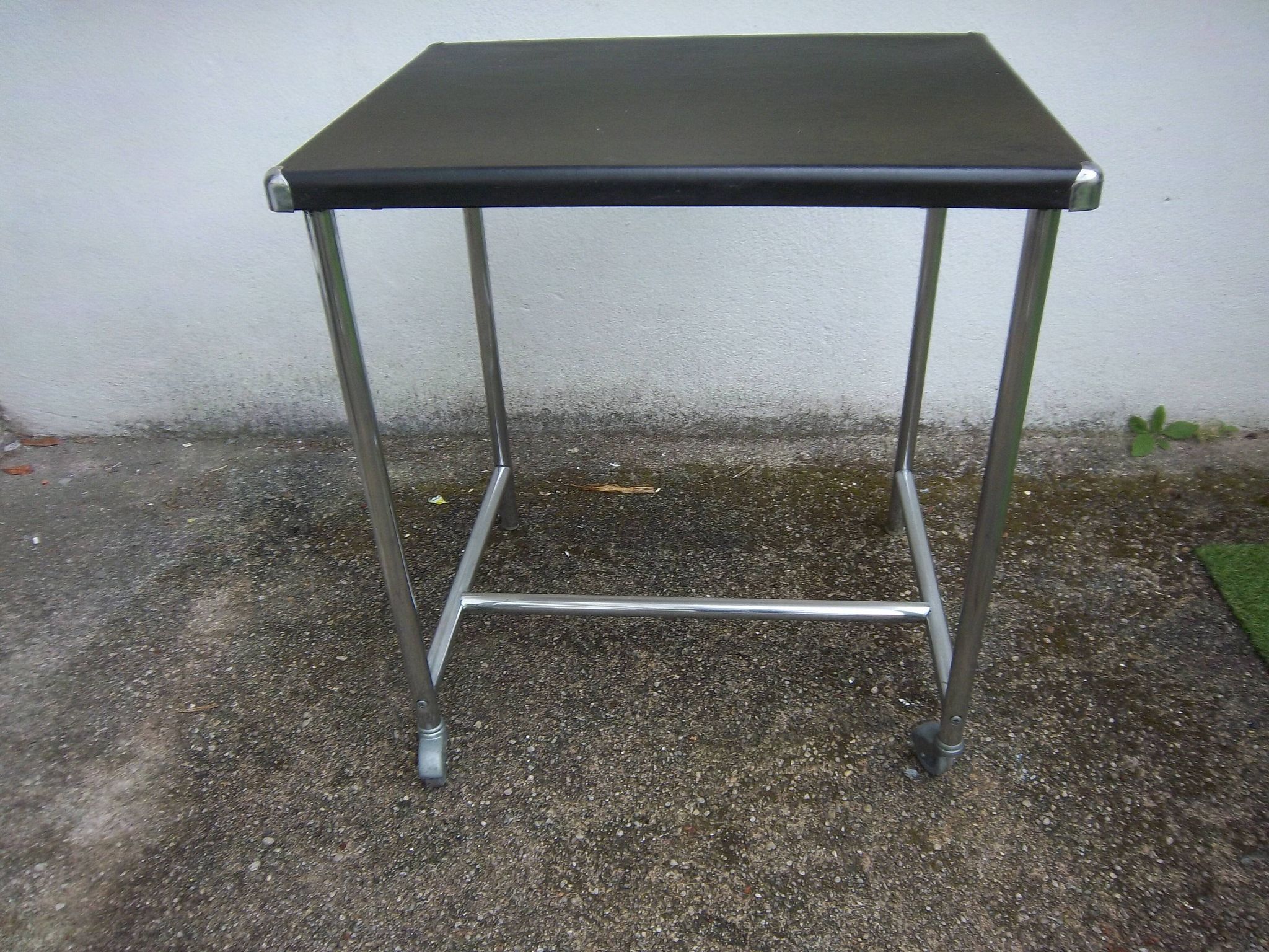 Serving top faux leather 2-wheeled