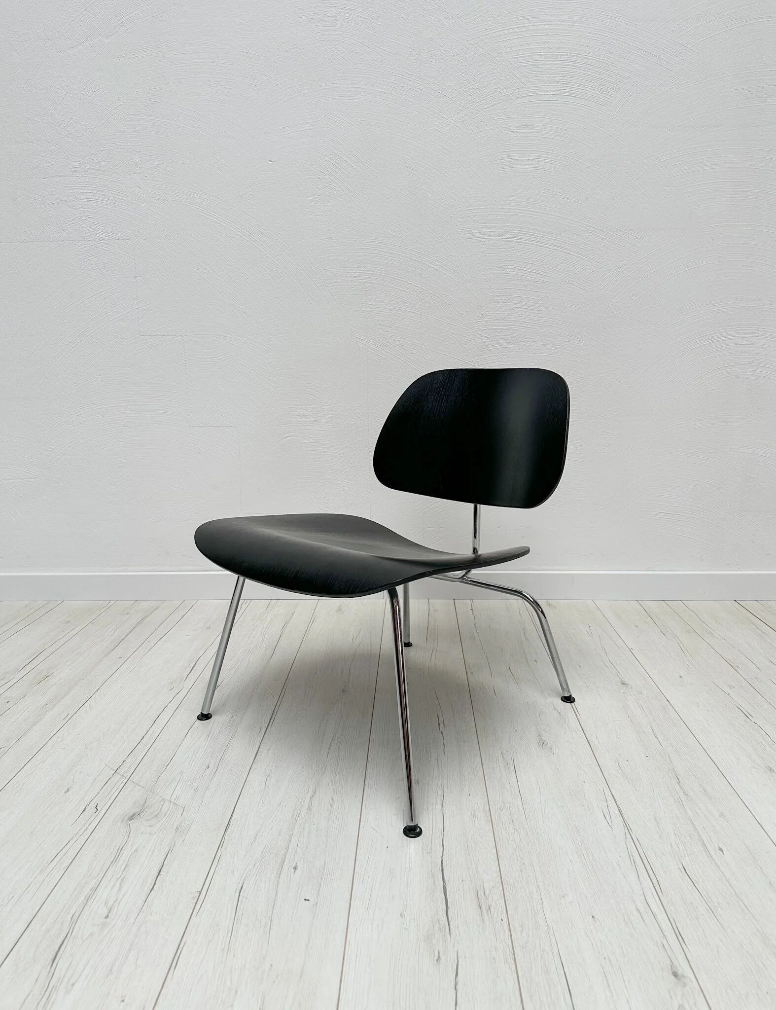1970s vintage Eames LCM plywood lounge chair by Charles & Ray Eames for Vitra