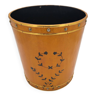 Wooden wastebasket with floral decoration