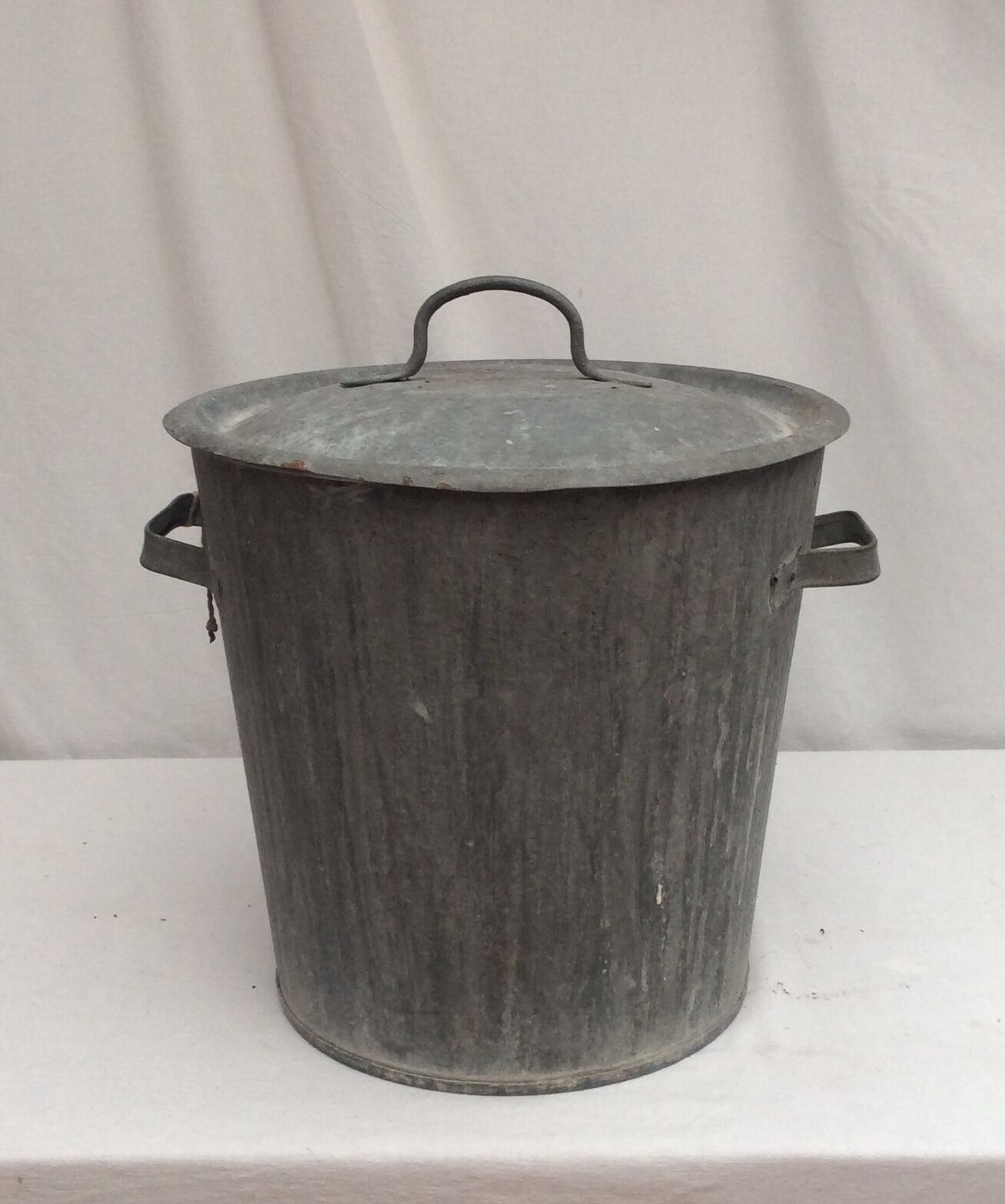 Zinc bucket old washing with 2 handles and lid dimension: height -32cm- D-34cm-