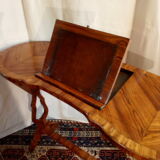 Kidney-shaped reading table