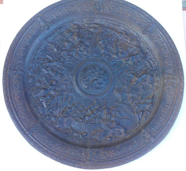 Plat en fonte décor a l'antique XIX ème -fonte sommevoire