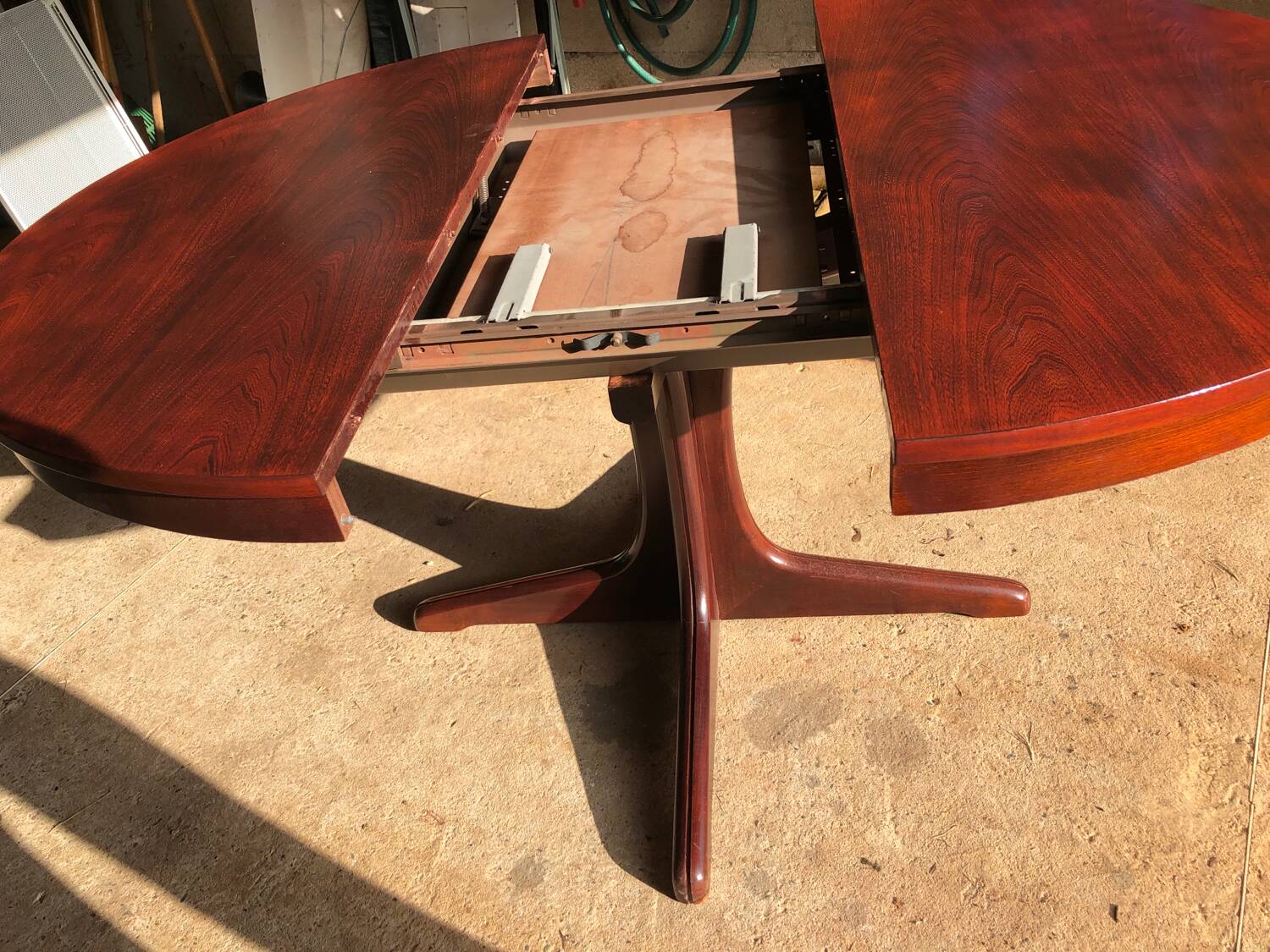 Baumann extendable round dining table and 4 gondola chairs