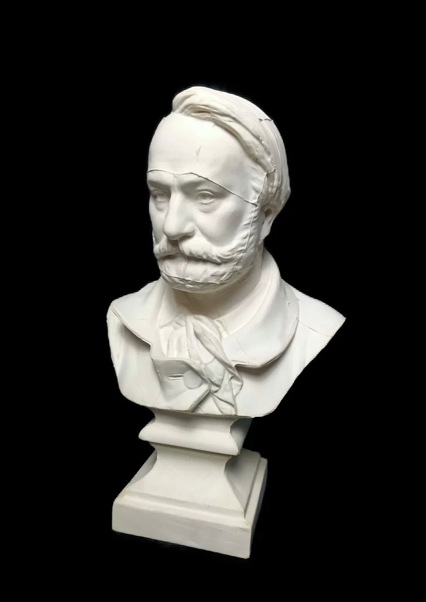 Victor Hugo| bust on piedouche