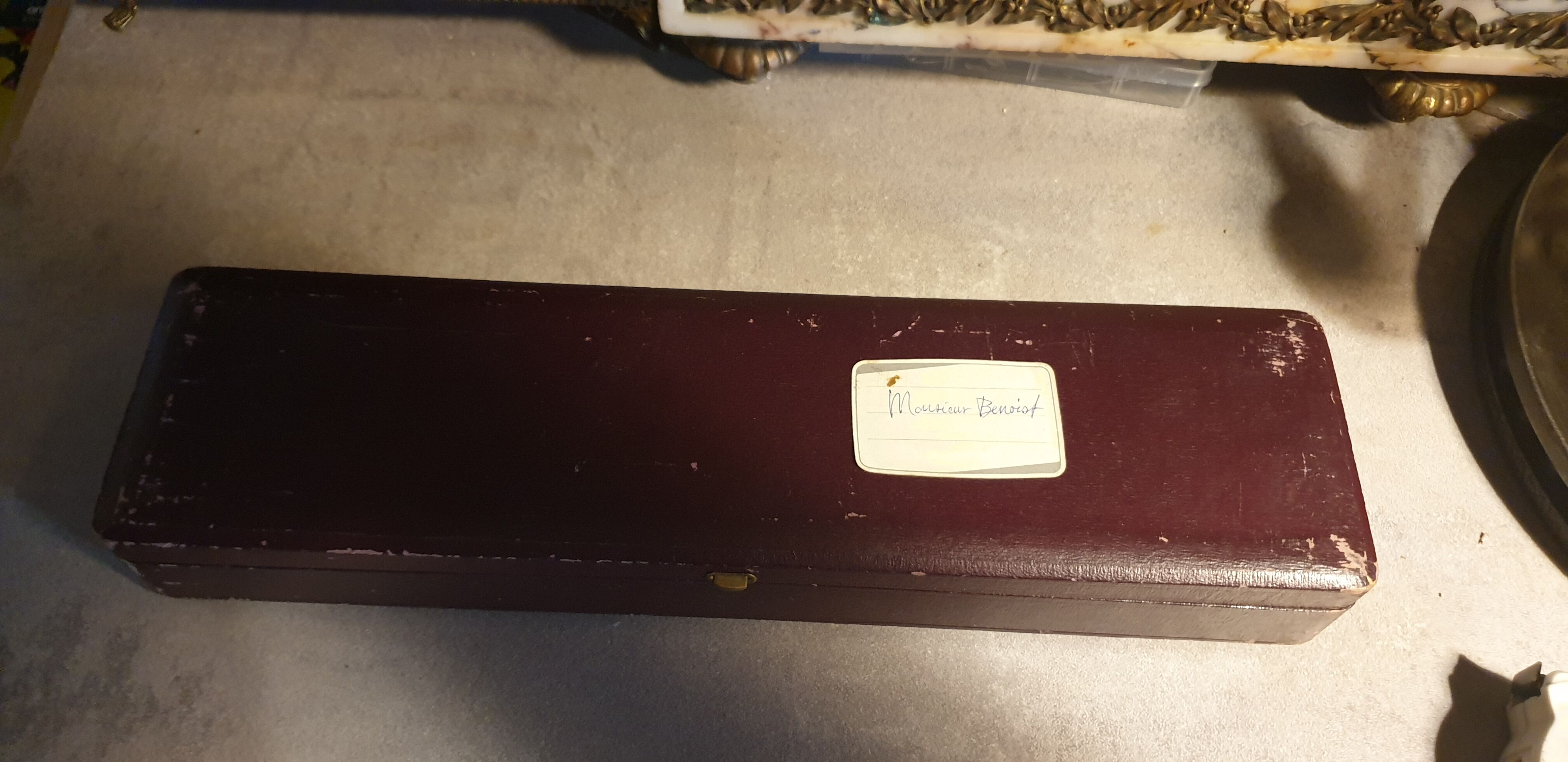 Silver/ivory leg service