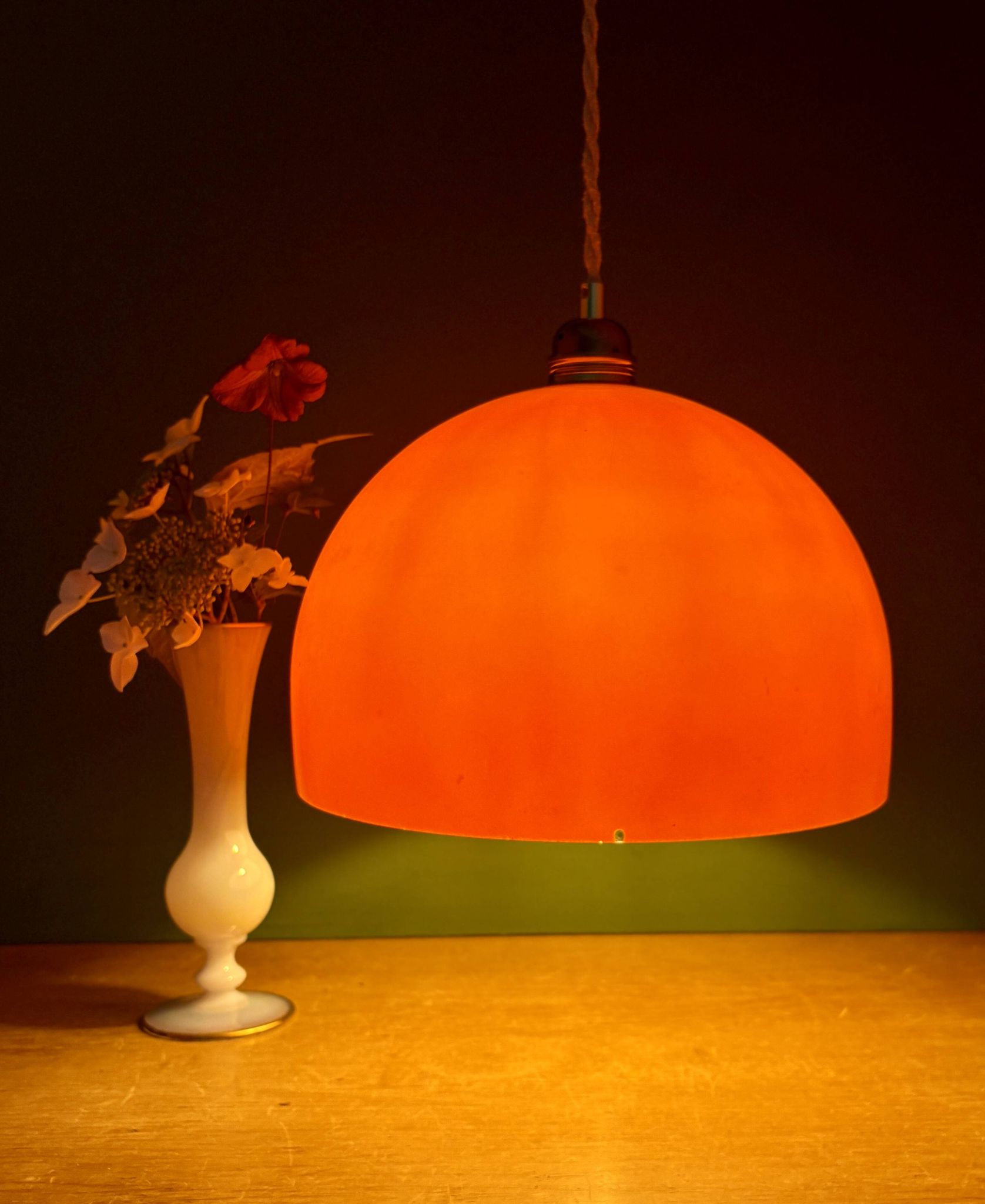 Suspension globe vintage en verre orange