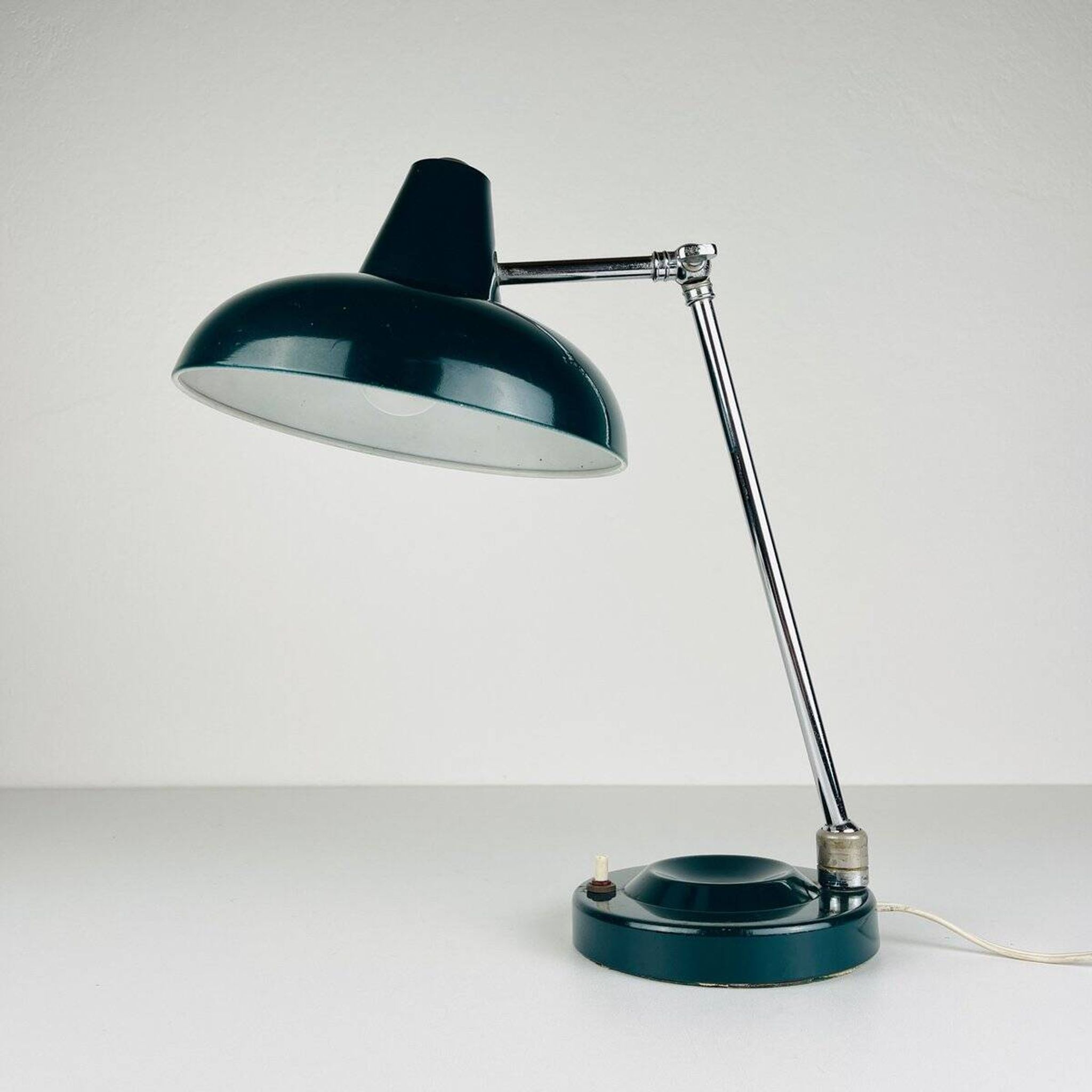 Green metal industrial desk lamp, Italy, 1960s