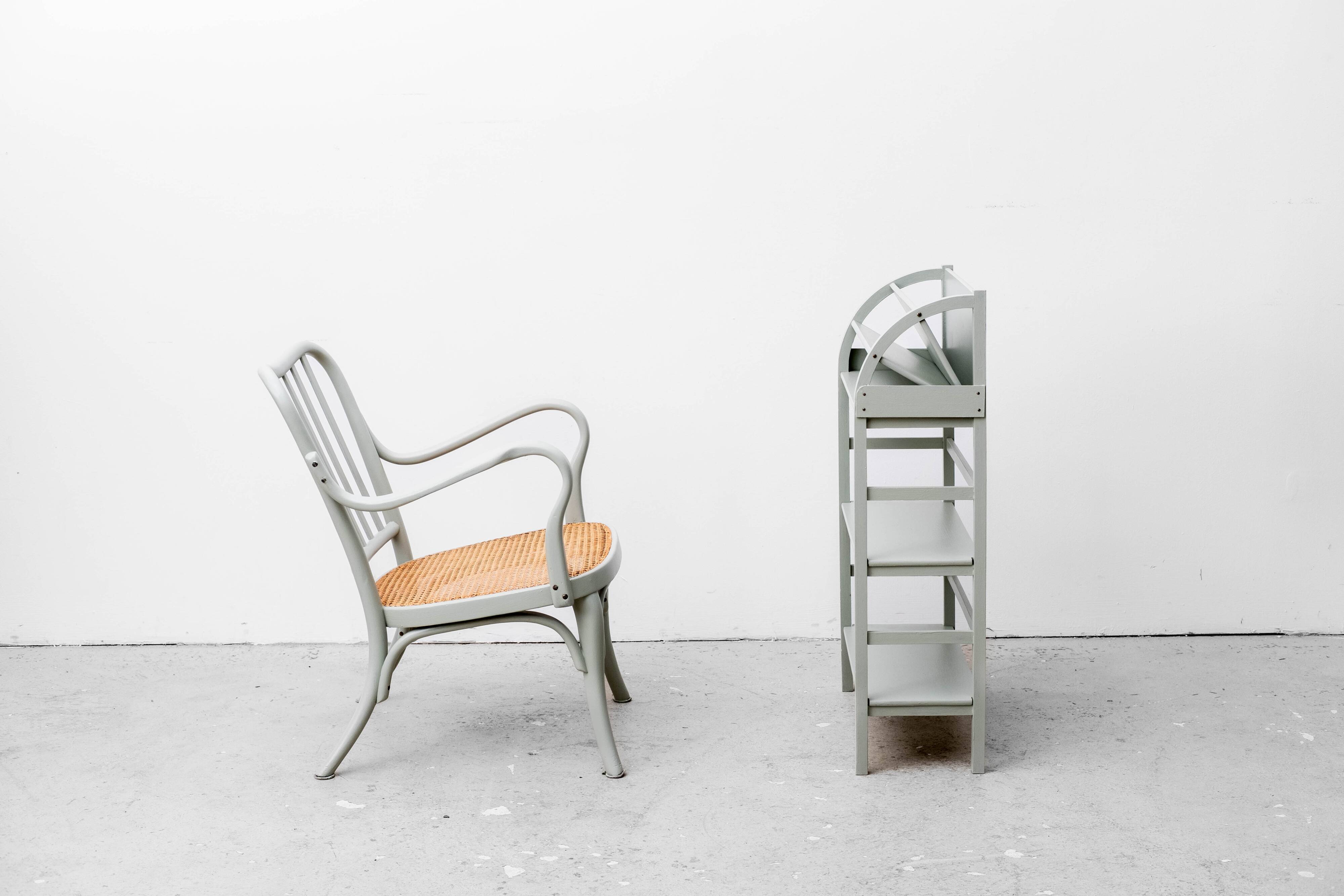 Fauteuil de Josef Frank pour Thonet et étagère de Fischel, années 1930, lot de 2