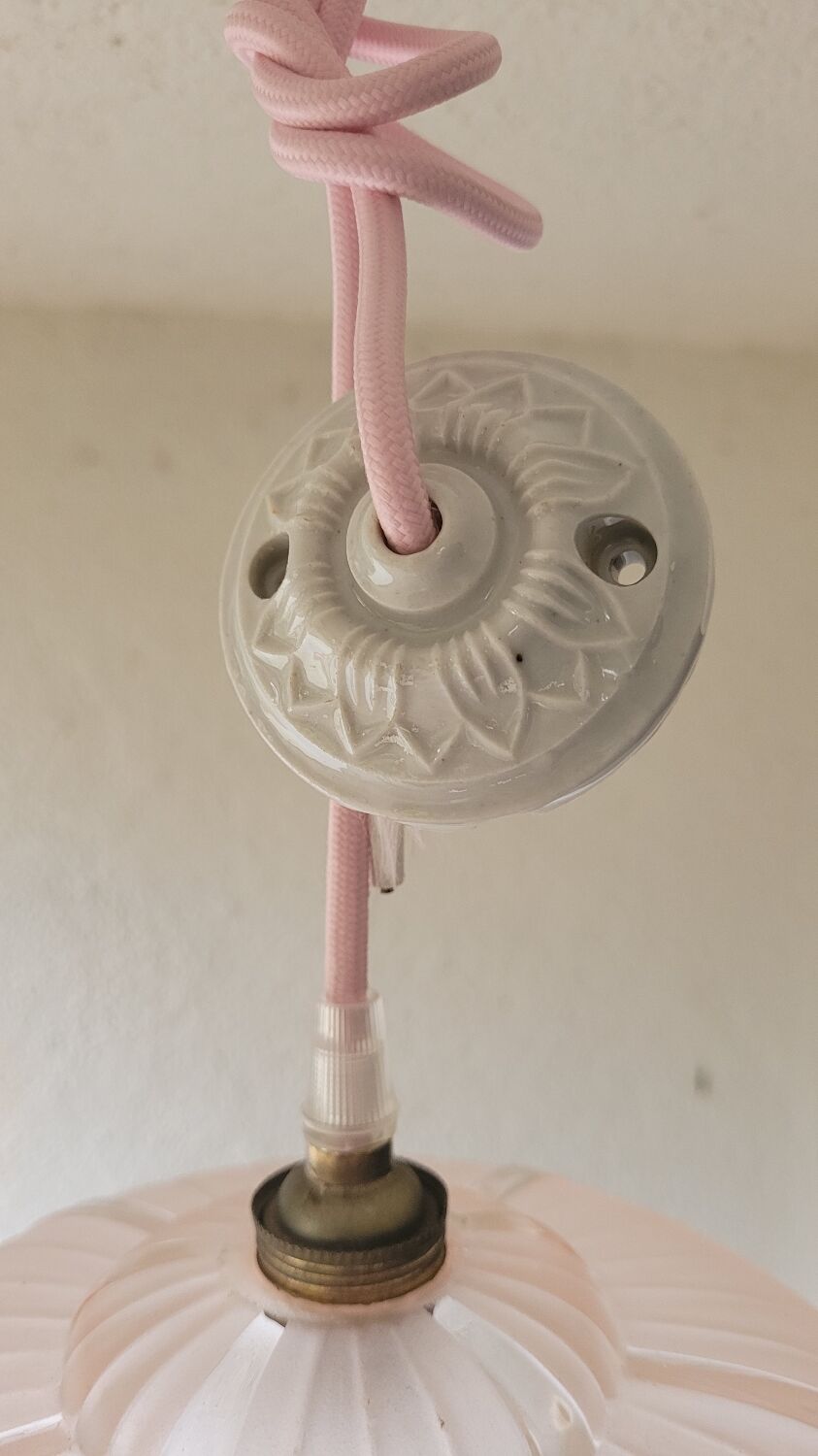 Suspension en verre rose