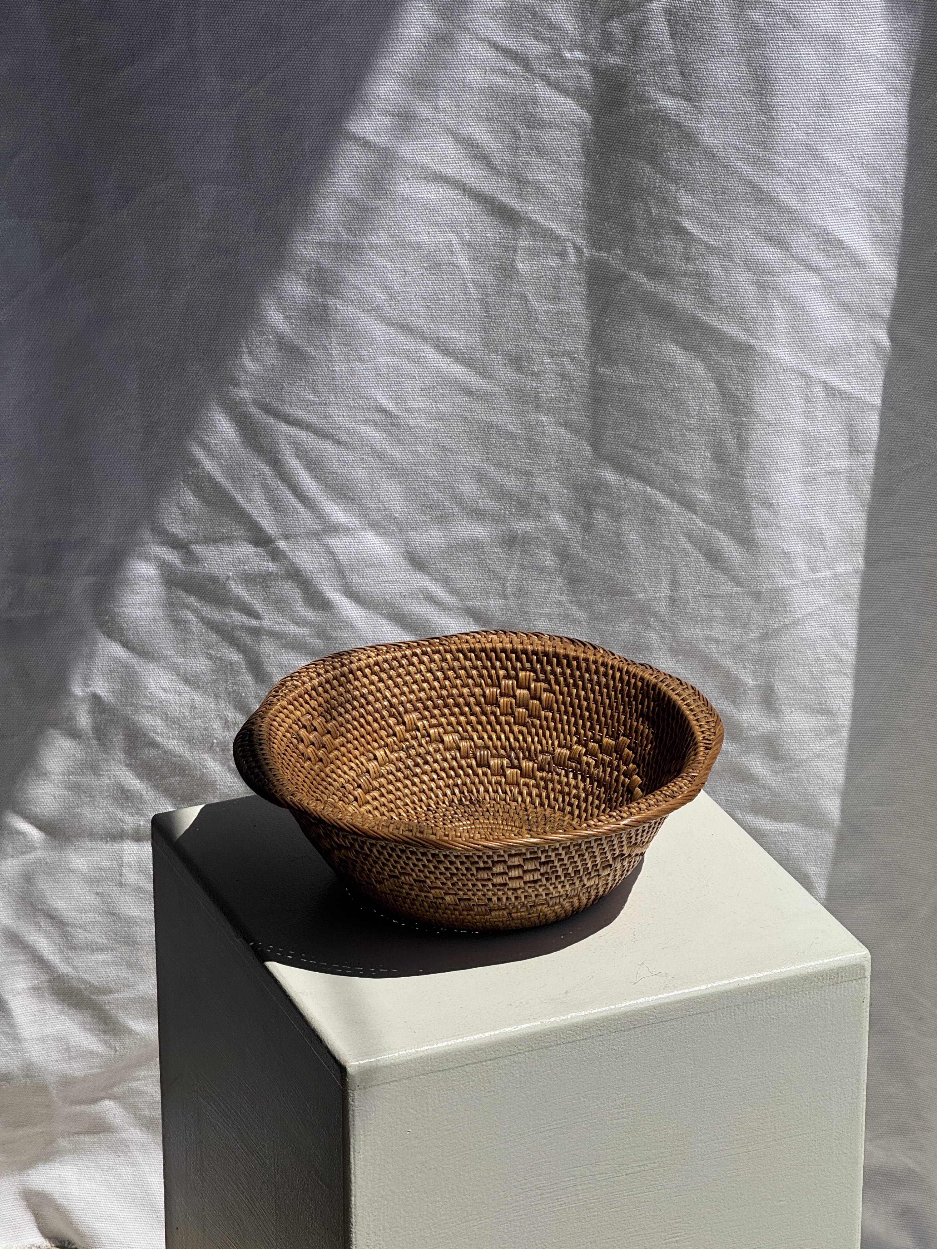 Handcrafted Indonesian rattan flower-shaped basket D26 H8