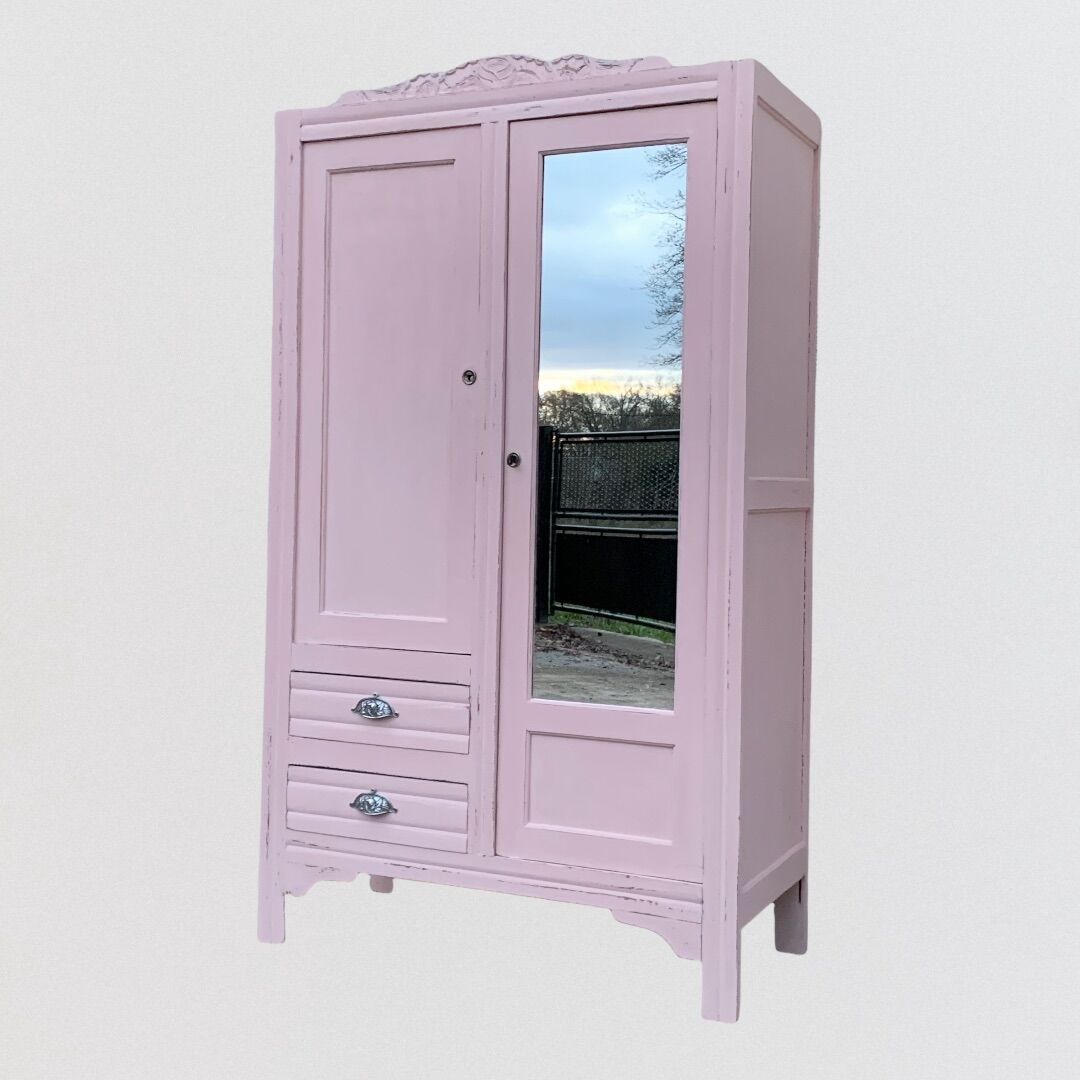 Parisian hotel wardrobe 1930