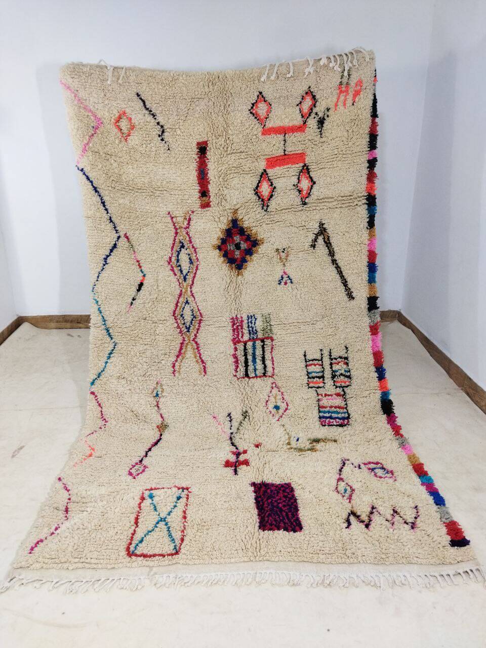Handmade Moroccan Berber rug 288 x 168 cm
