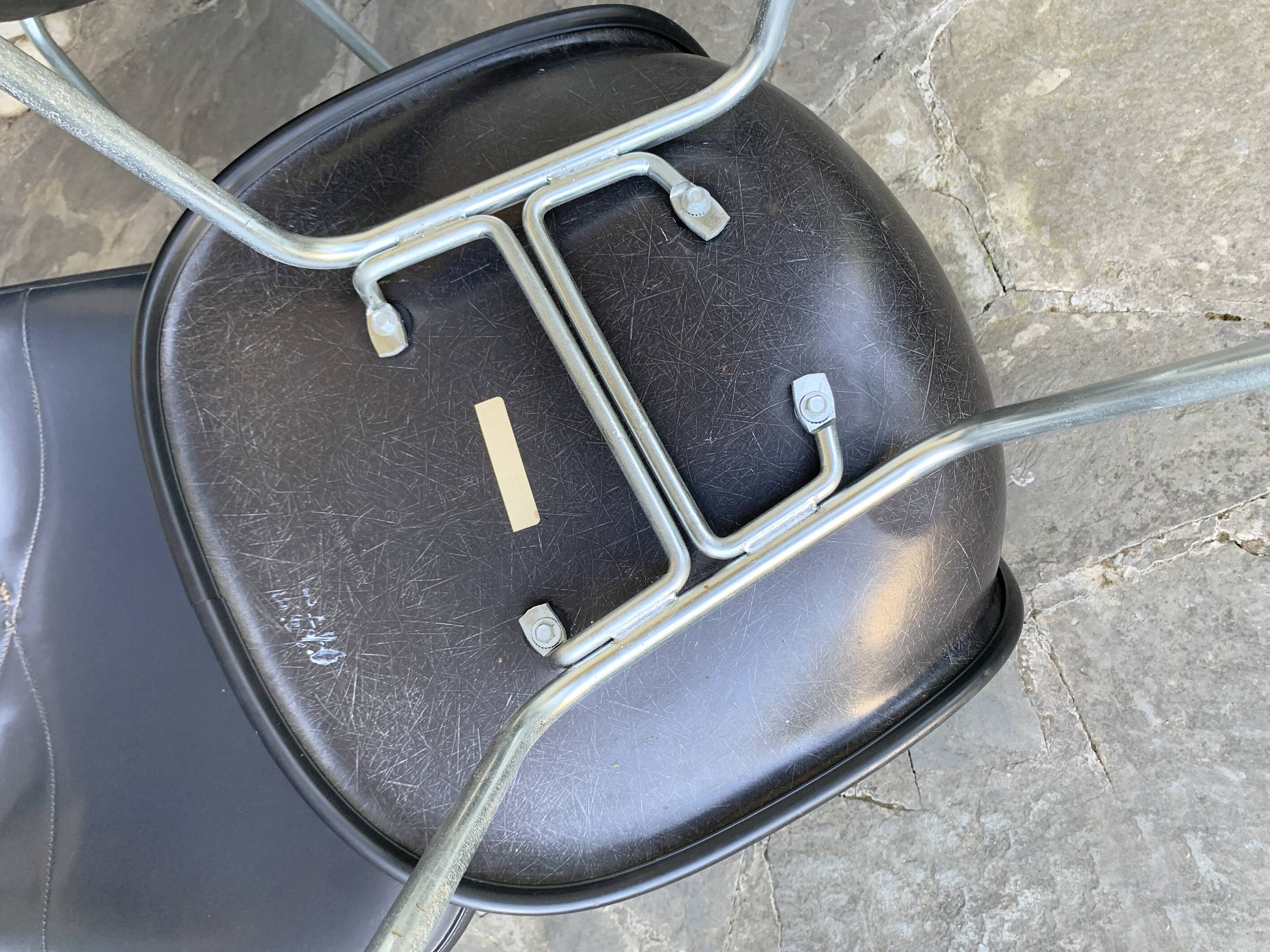 4 DSX chairs, fiberglass, Charles & Ray Eames for Herman Miller 1980