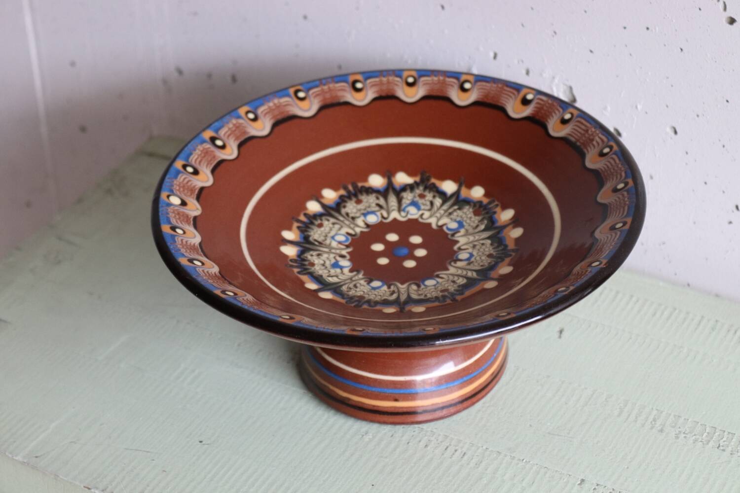 Small vintage Romanian ceramic display