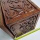 Ancien coffret en bois sculpté à décor de mascaron