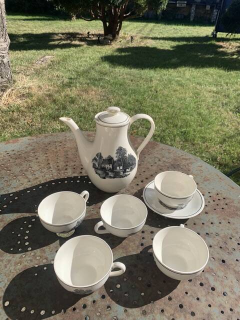 Coffee service, in earthenware with country motif, Boch La Louvière Belgium