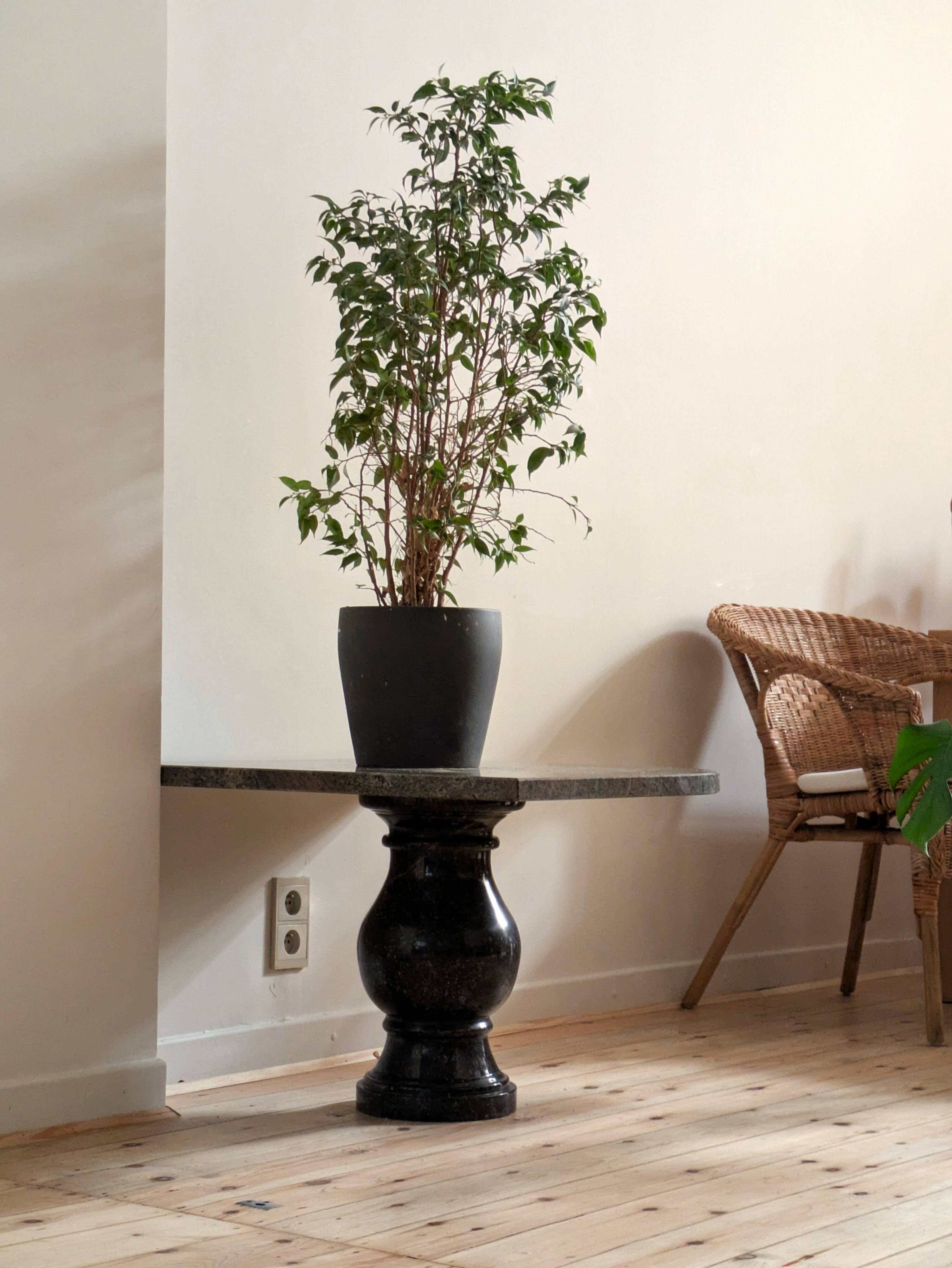 Table d'angle en granit