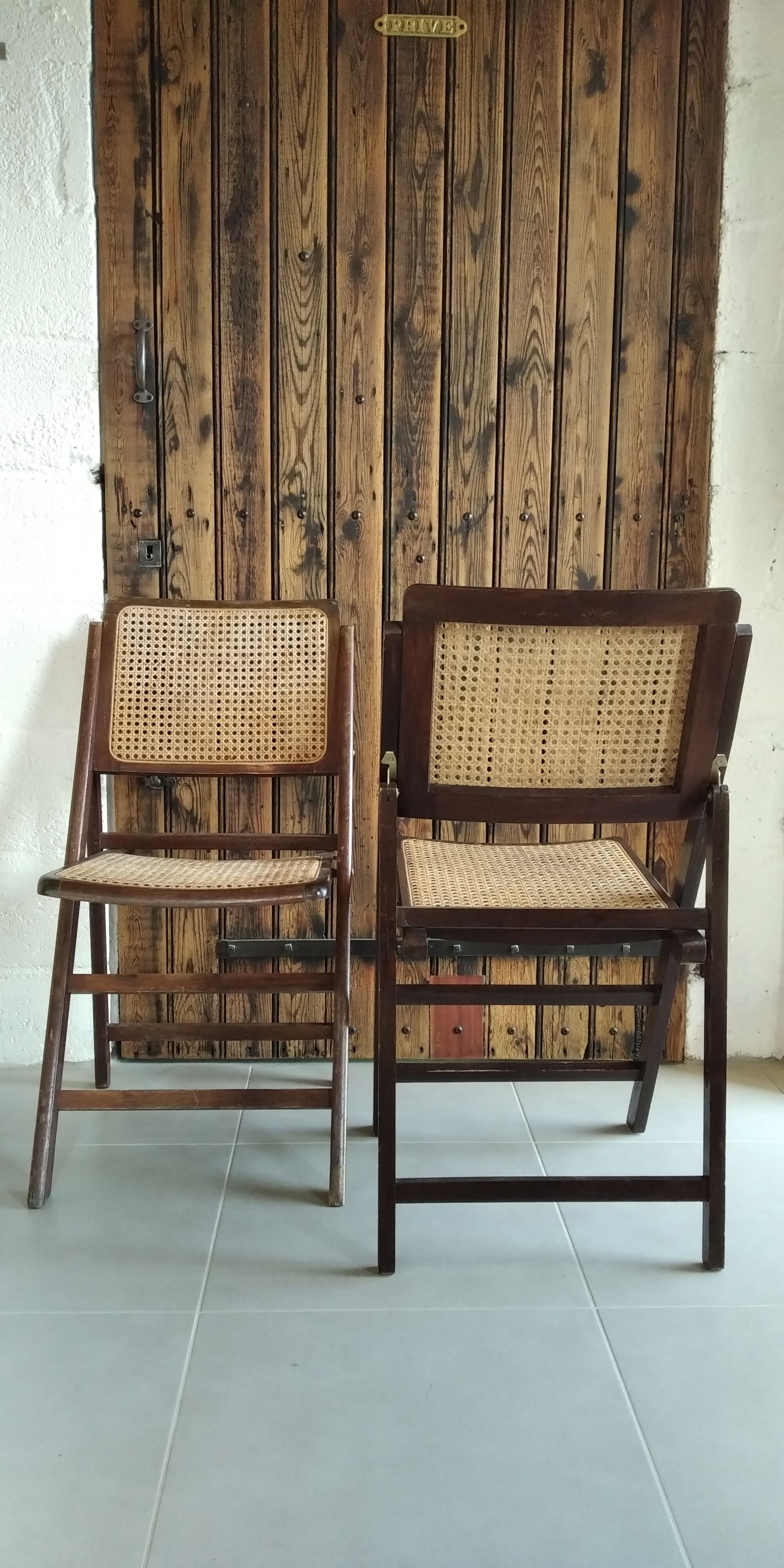 Pair of folding chairs wicker cané