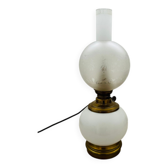 Lampe à pétrole électrifiée