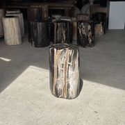 Black petrified wood side table with white and beige stripes H40 D23 - 3