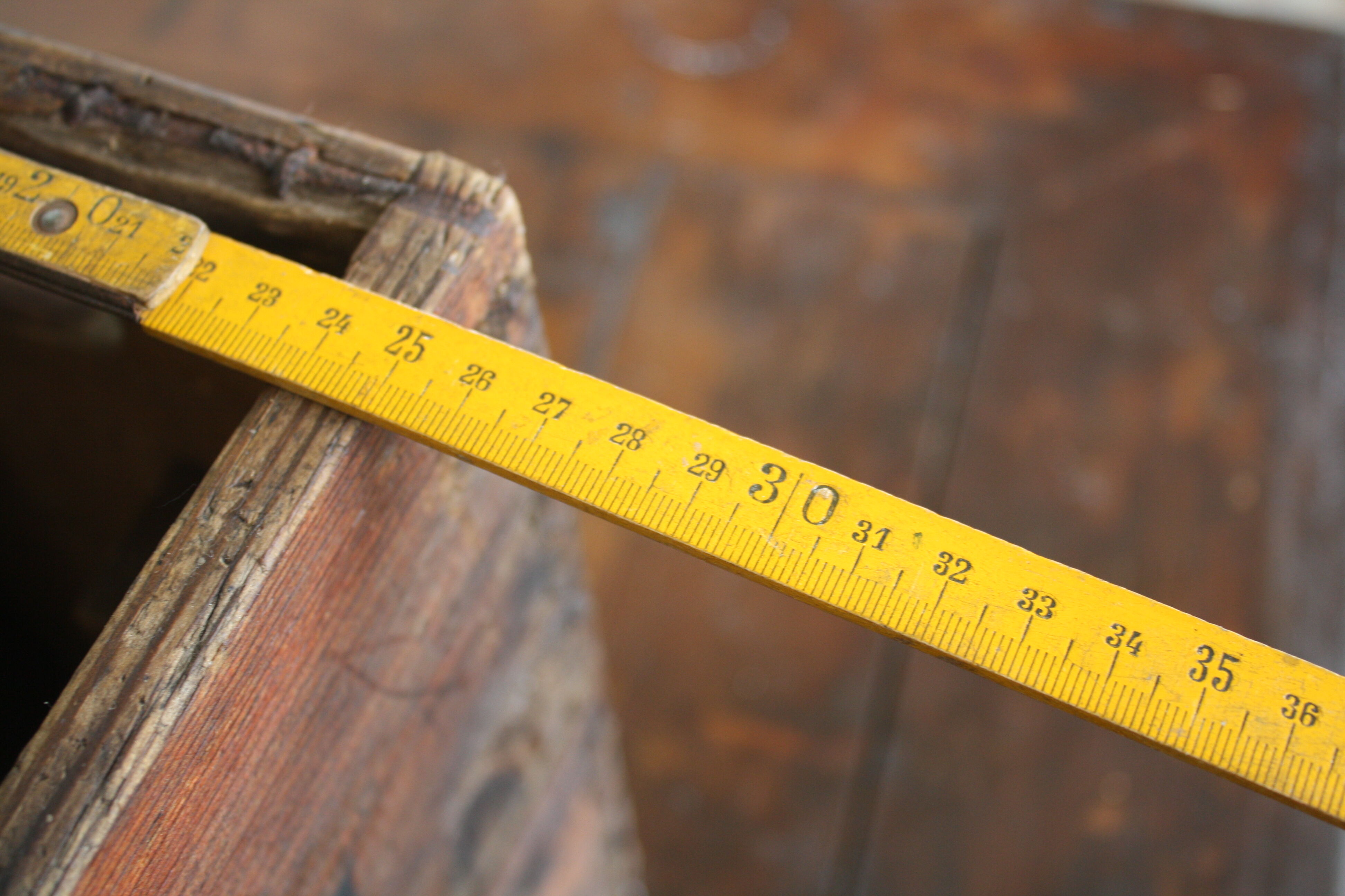 Wooden crate for Camwal water bottles