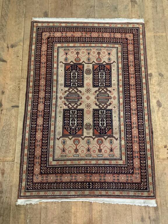 Persian rug in beige wool 150x100