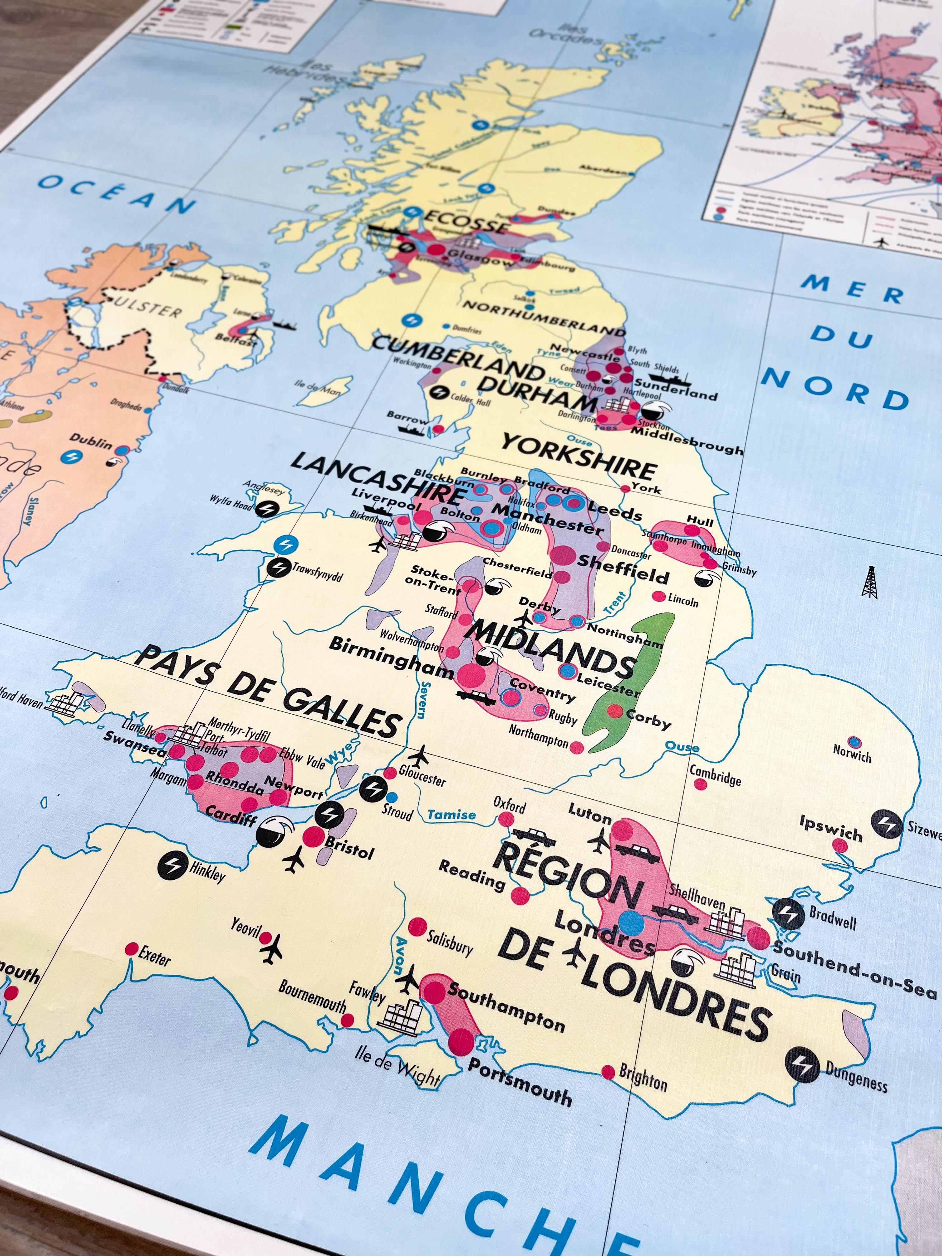 Carte scolaire vintage benelux / les îles britanniques mdi année 1968 ~