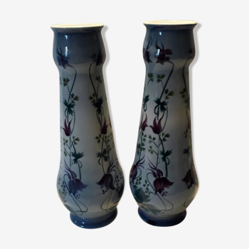 Duo de vases en faïence de Sarreguemines