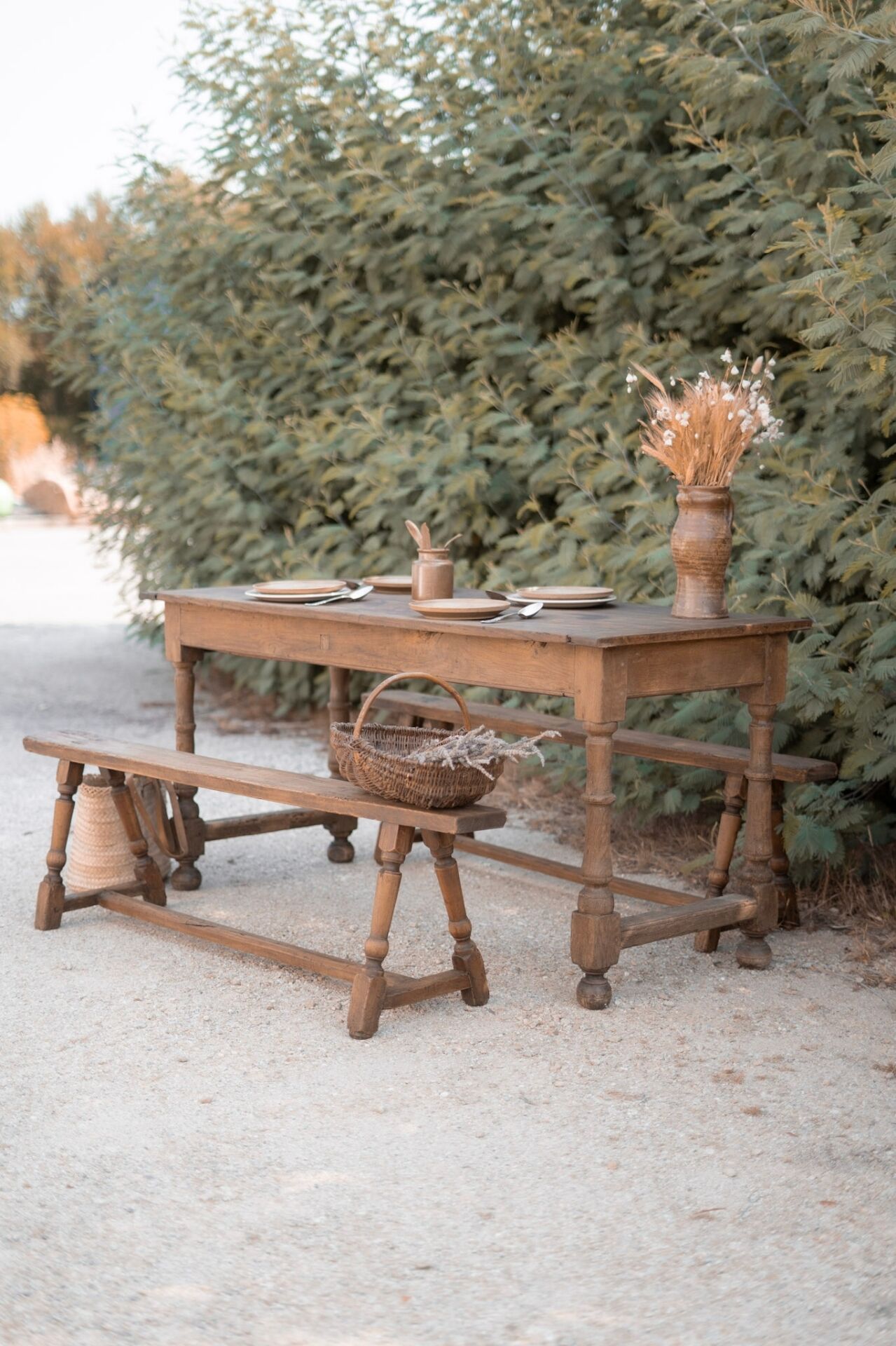 Table and benches set