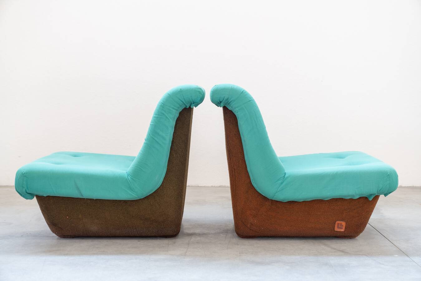 Set of two Lev & Lev armchairs in fabric, removable covers, with fiberglass structure, year