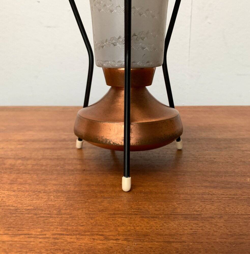 Small tripod table lamp in copper, 1950s.