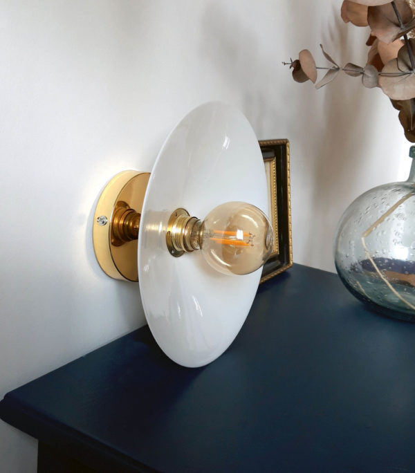 Opaline wall lamp