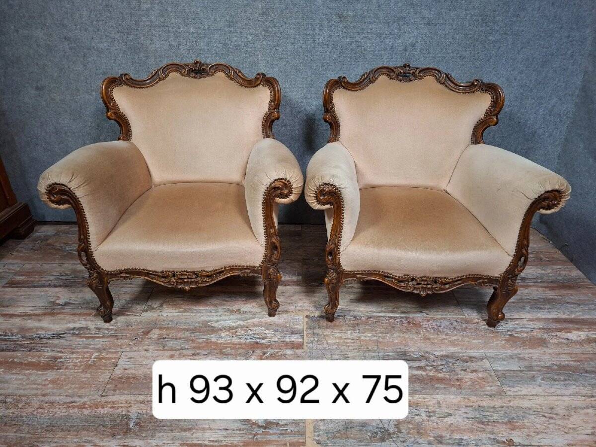Pair of sculpted walnut armchairs – Louis XV style – 20th century