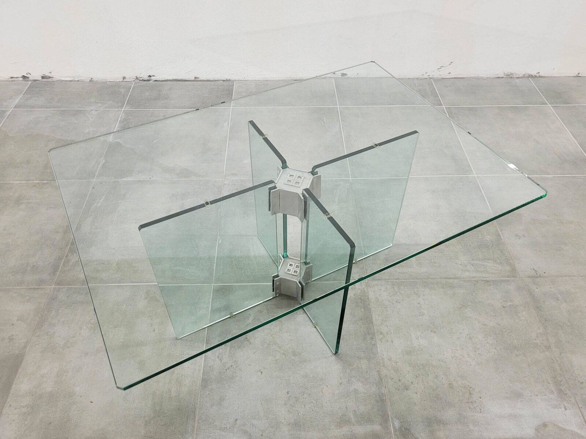 Table basse en verre vintage attribuée à Peter Ghyczy, années 1970
