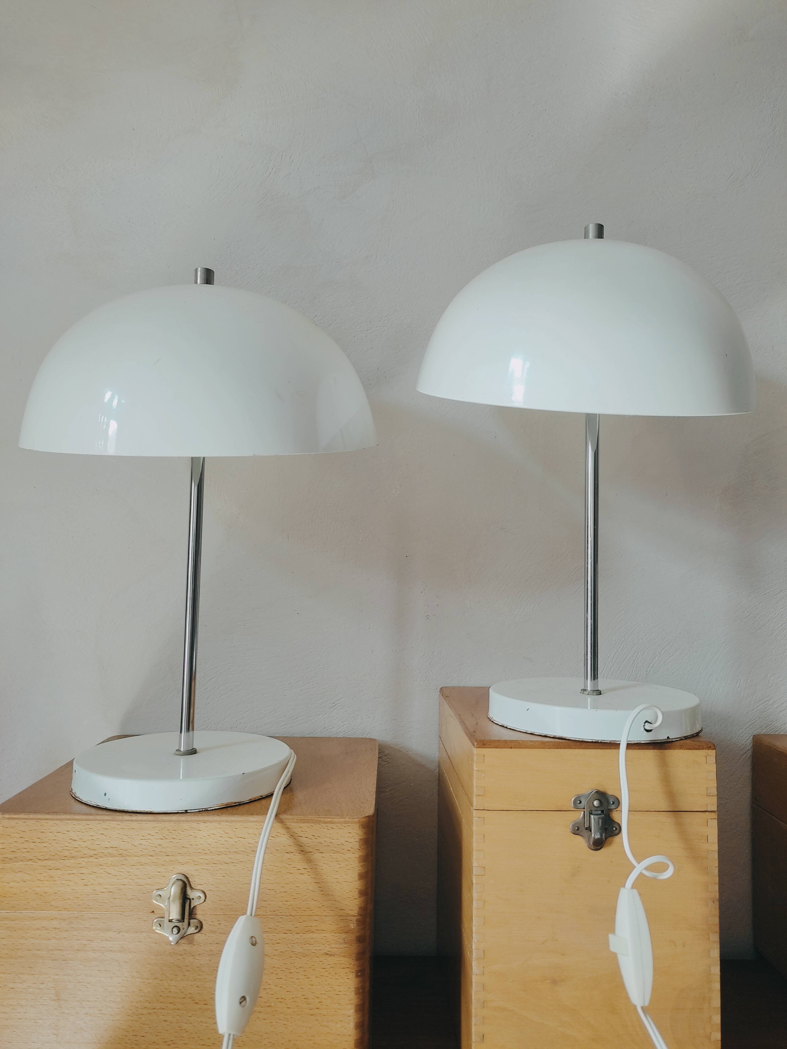 Duo of mushroom lamps with inclined lampshade